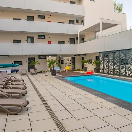 Heaven's Gate 2 Apartment *